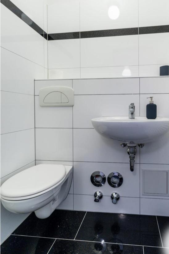 Homefy Oldtown Apartment - 6 People - 2 Bath - Balcony - Top Location Düsseldorf Exteriér fotografie